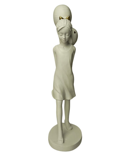 escultura menina em resina 27cm