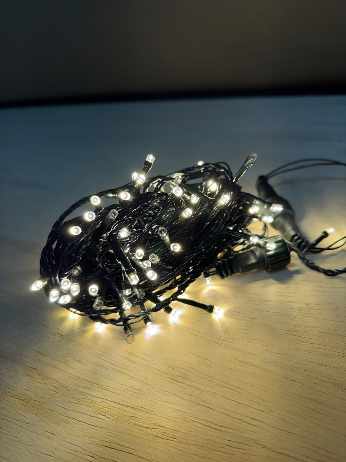 CORDÃO 100 LEDS C/ 8 FUNÇÕES 220V BRANCO QUENTE